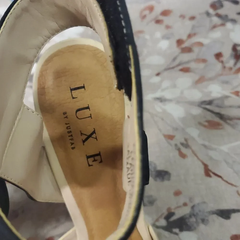 Luxe by JustFab Keane Black and Tan Pointed-Toe Suede Stilettos Heels Sz 8 Chic